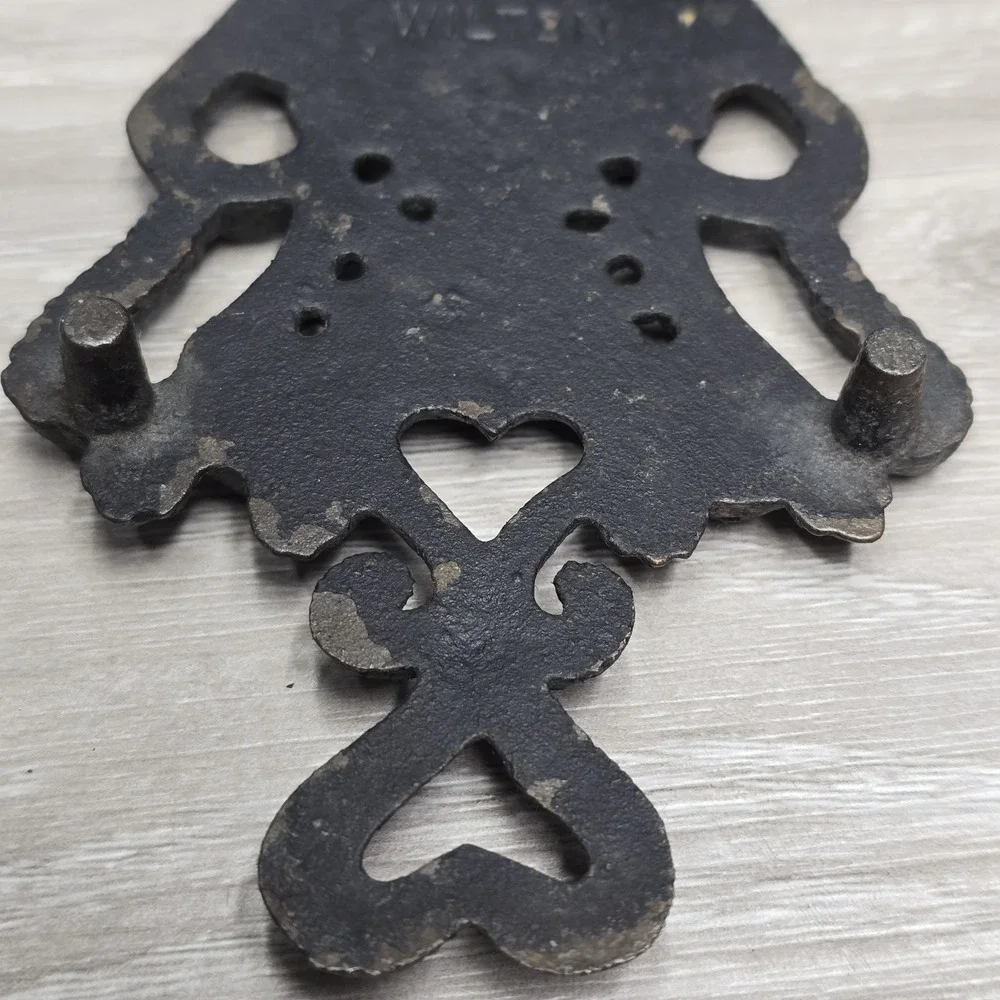 Vintage Wilton Cast Iron Trivet - Hearts & Hooks